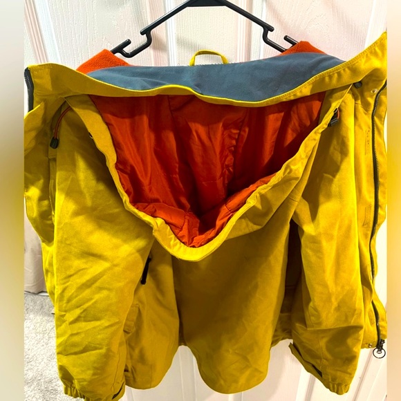 Men's VOLCOM 10k Snowboard jacket - Picture 9 of 11